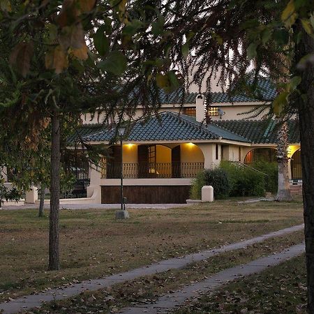 Villa Los Sauces Chacras de Coria Luaran gambar