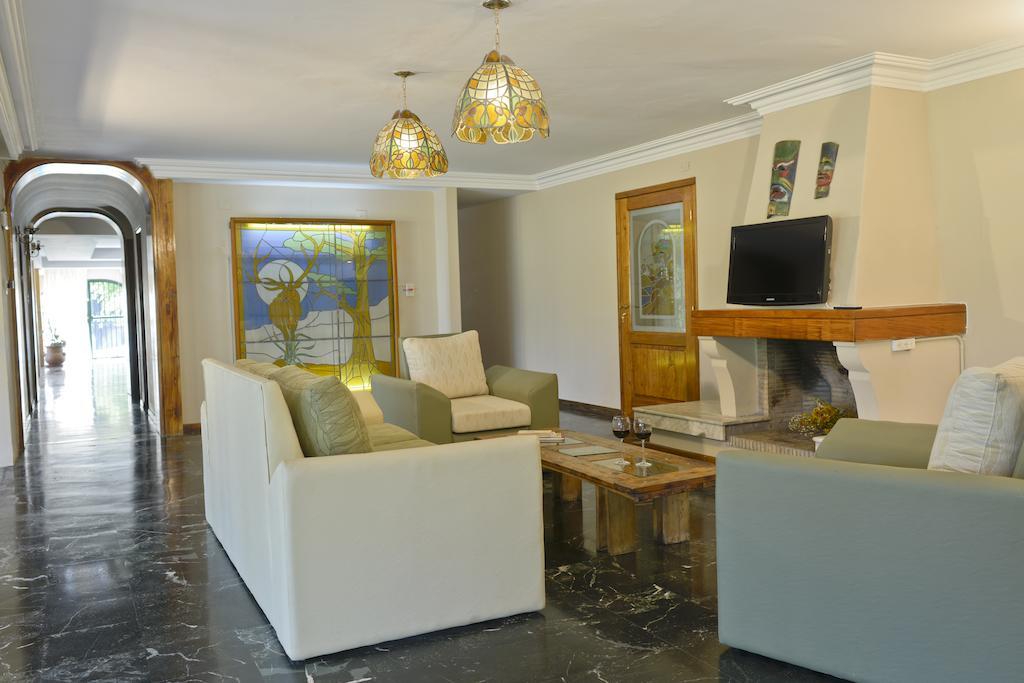 Villa Los Sauces Chacras de Coria Luaran gambar
